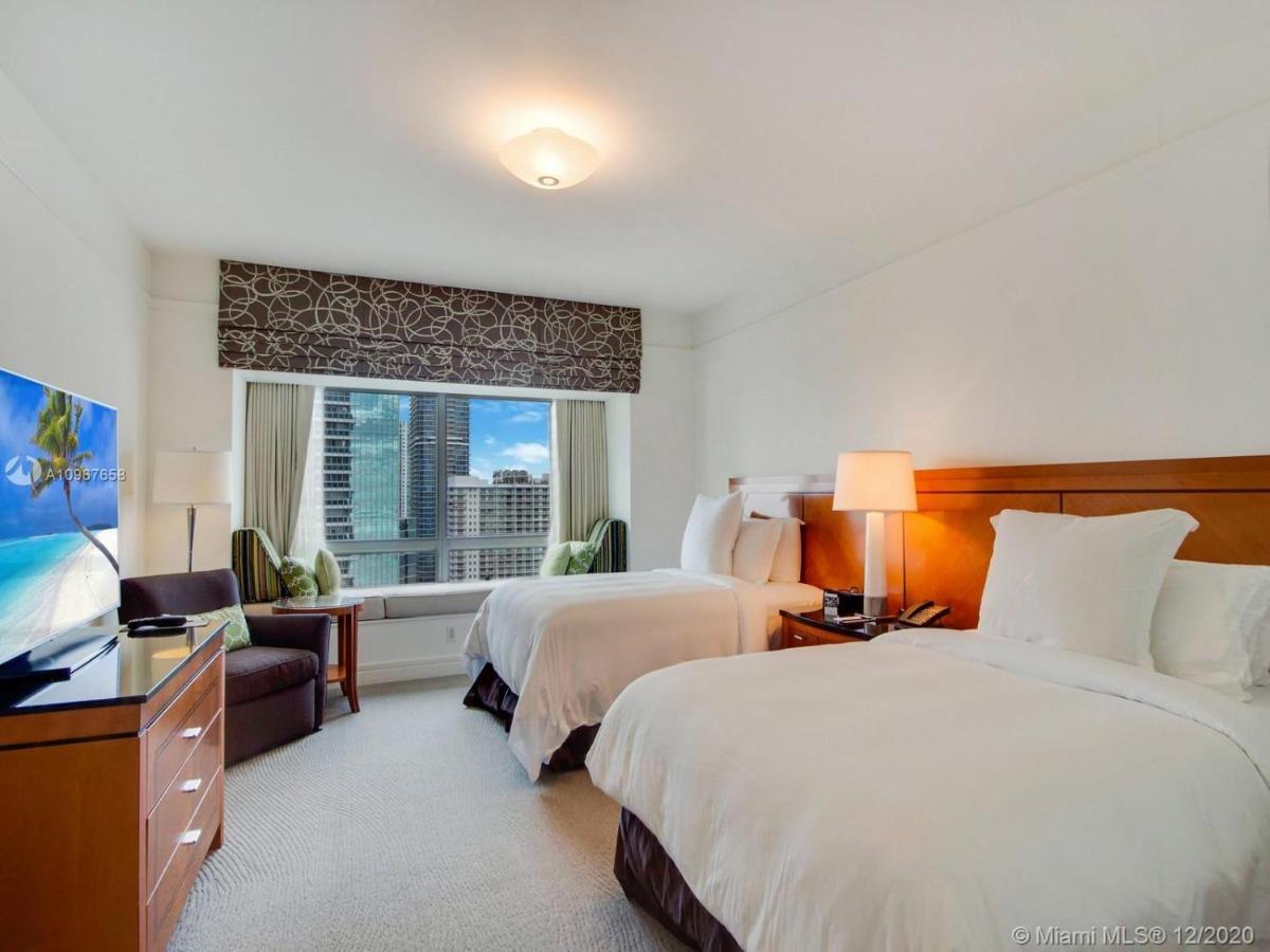 Four Seasons Hotel Miami - Luxury Private Residences Extérieur photo