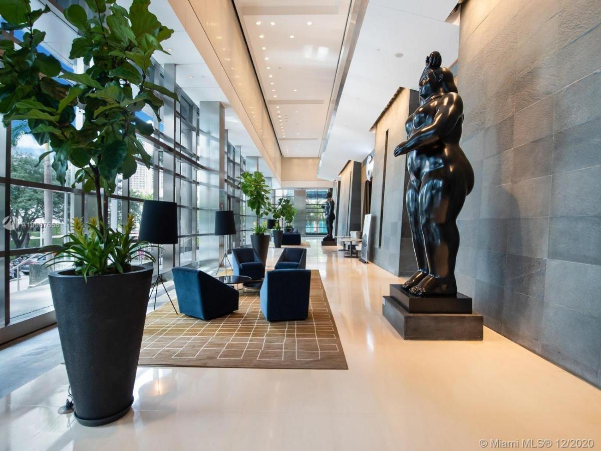 Four Seasons Hotel Miami - Luxury Private Residences Extérieur photo