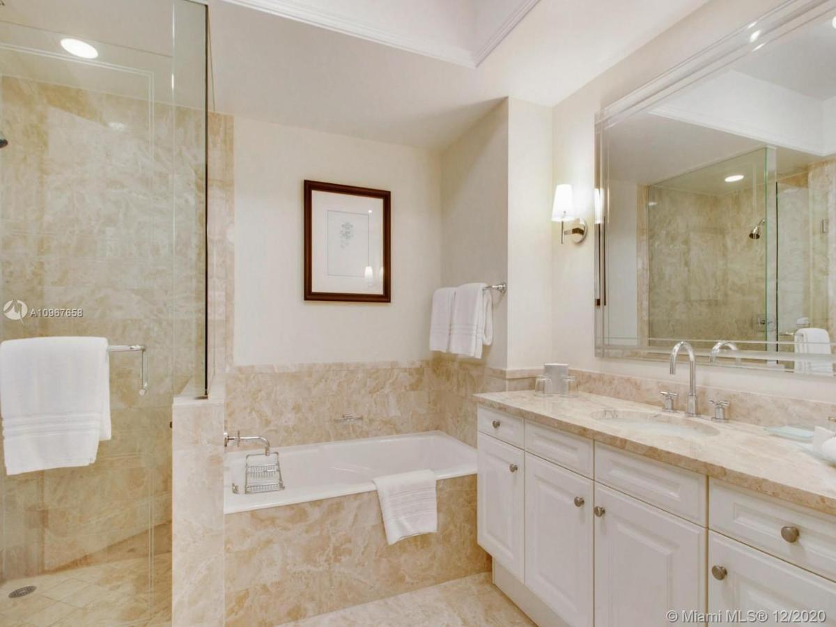Four Seasons Hotel Miami - Luxury Private Residences Extérieur photo
