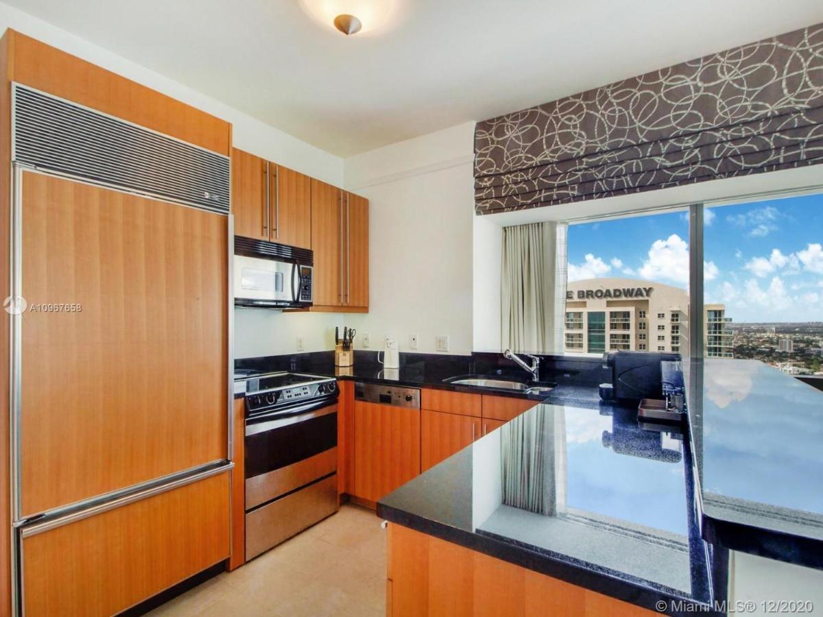 Four Seasons Hotel Miami - Luxury Private Residences Extérieur photo