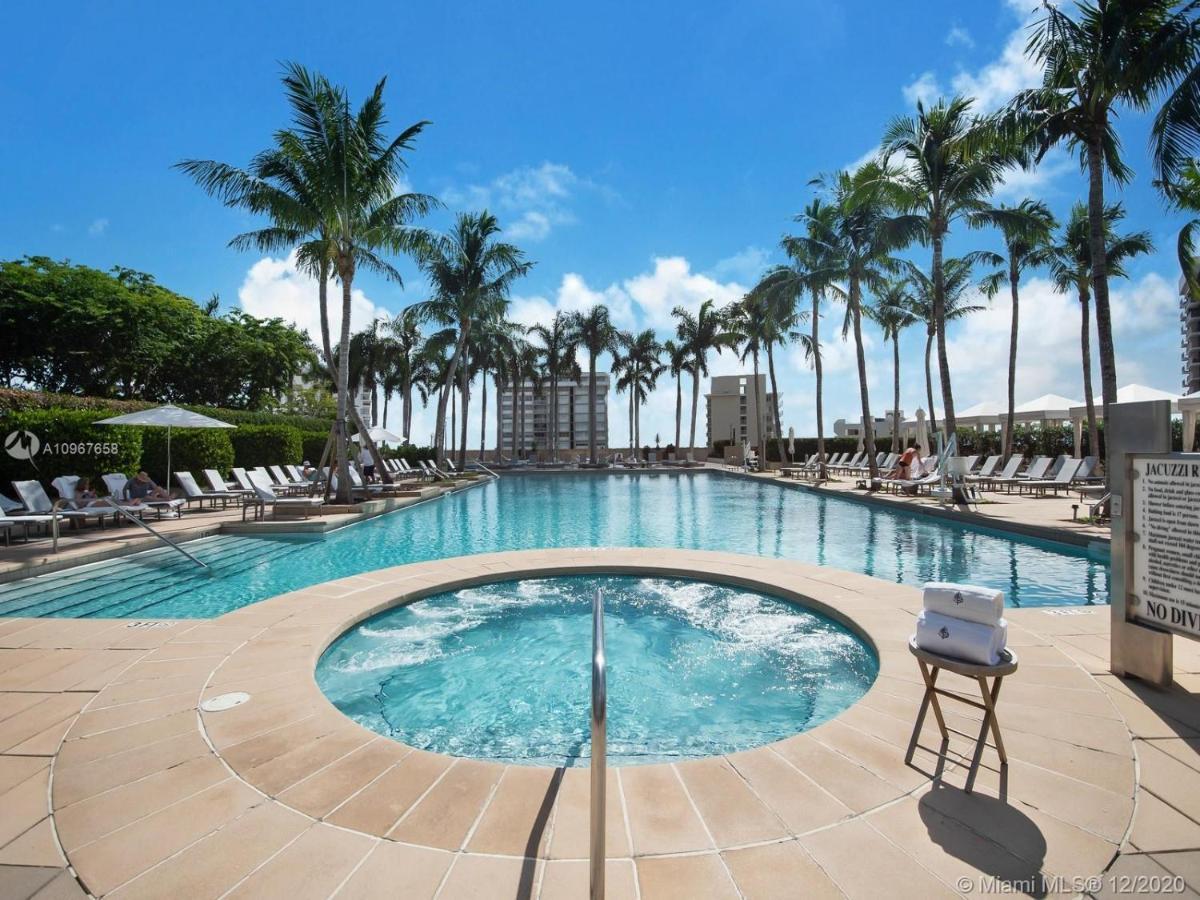 Four Seasons Hotel Miami - Luxury Private Residences Extérieur photo