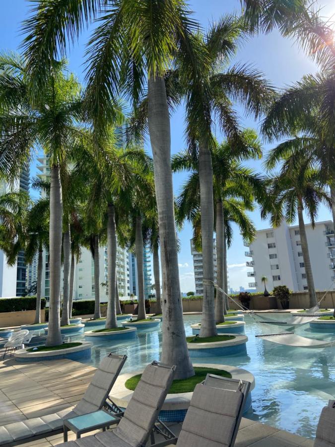 Four Seasons Hotel Miami - Luxury Private Residences Extérieur photo