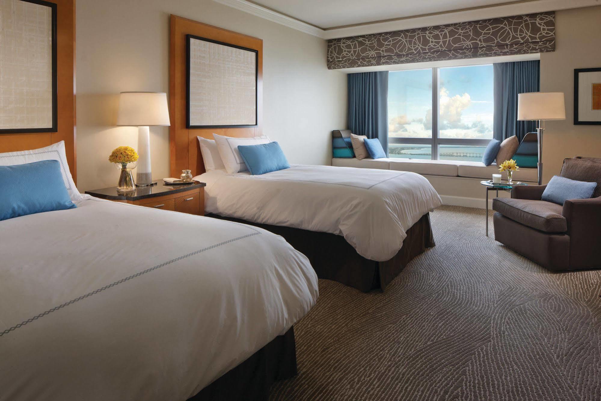 Four Seasons Hotel Miami - Luxury Private Residences Extérieur photo